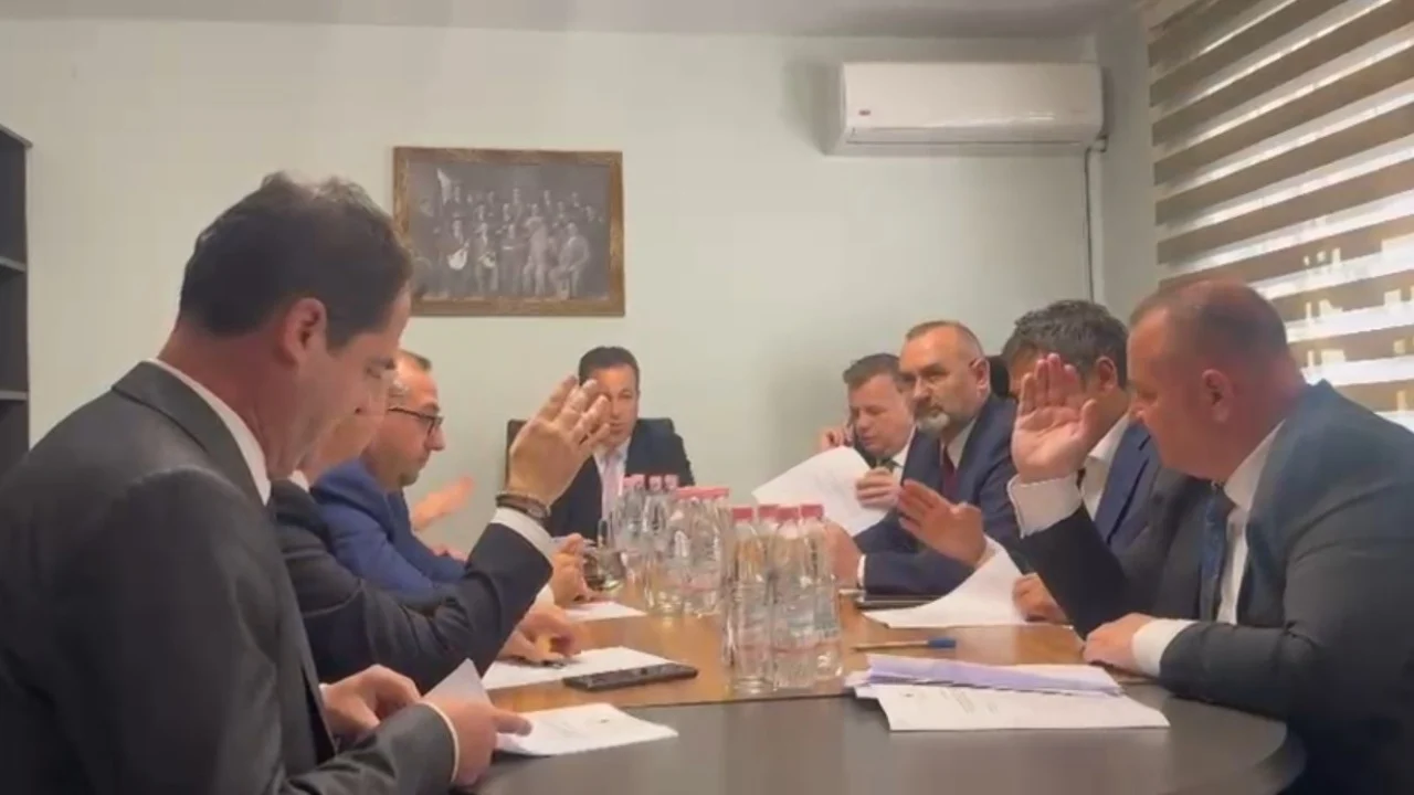 Arrihet pakti PD PS për rregulloren e Kuvendit  çfarë u vendos në mbledhjen me dyer të mbyllura të Këshillit të Mandateve dhe Imunitetit