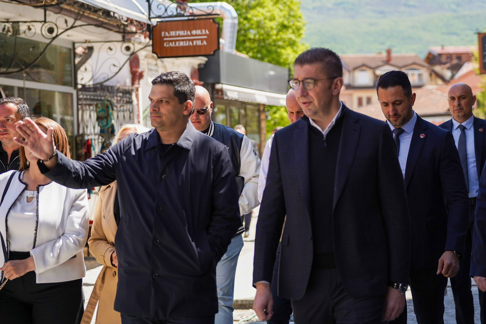 investime-ne-oher-mickoski-vendos-gurthemelin-per-garazh-shumekatesh