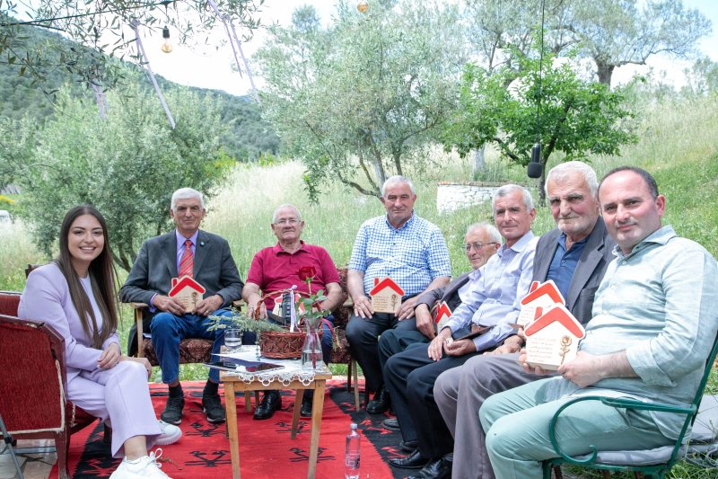 PS  forca që çoi vendin përpara   Sara Mila mbledh brezat socialistë të Elbasanit në 8 orë rrëfime për 35 vjetorin