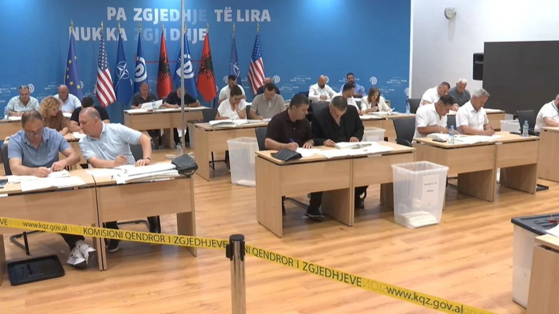 Nis numërimi i votave  kush do jenë 200 anëtarët e rinj të Këshillit Kombëtar të Partisë Demokratike