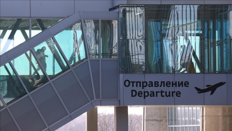 Rusia mbyll të gjitha aeroportet në Moskë për shkak të kërcënimit me dronë nga Ukraina
