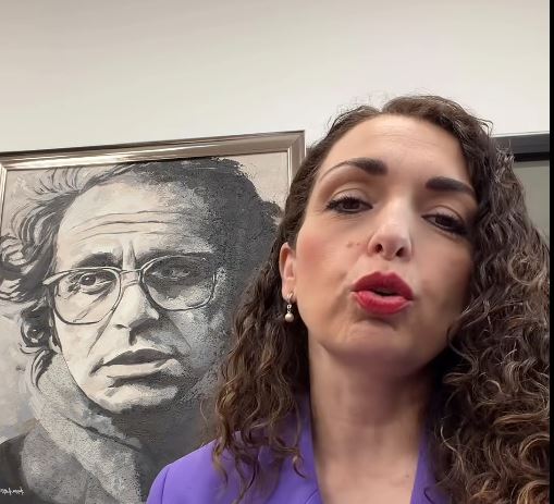 Vjosa Osmani fton mërgatën: "Më 7 qershor, jeni të ftuar në Kosovë!"
