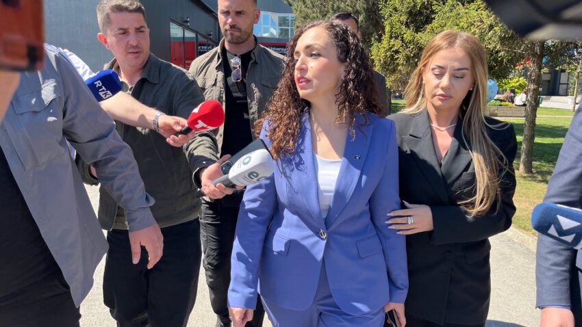 Vjosa Osmani kthehet në Kosovë: Gaxherri zbulon detajet e udhëtimit
