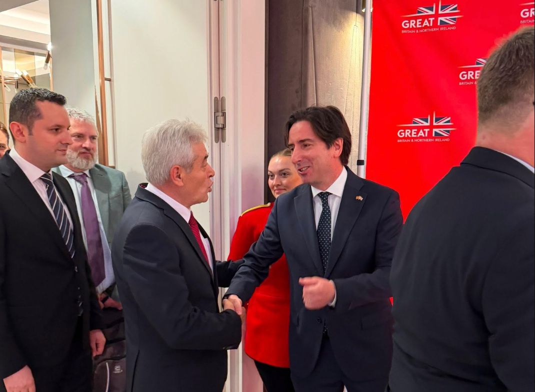 Ali Ahmeti merr pjesë në pritjen solemne për ditëlindjen e M
