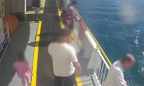 policia-e-kosoves-kap-spanjollin-qe-kishte-rrembyer-vajzen-e-tij-dhe-ishte-arratisur-nga-mallorca-6-vjecarja-kthehet-te-nena