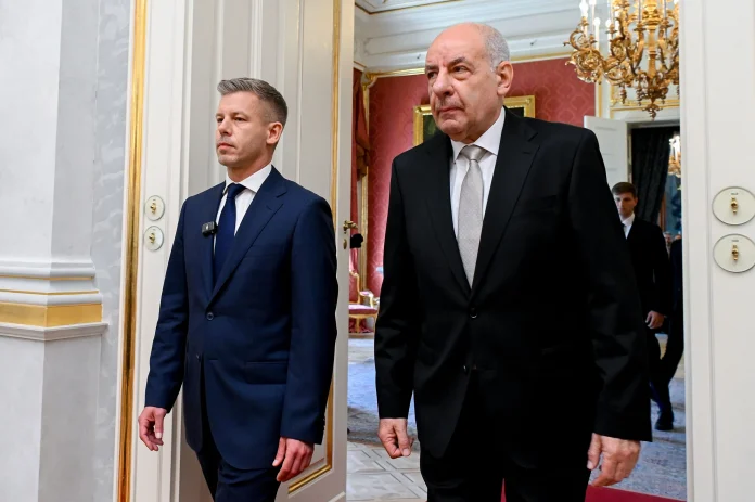 magyar-synon-te-shkarkoje-presidentin-hungarez-permes-ndryshimeve-kushtetuese