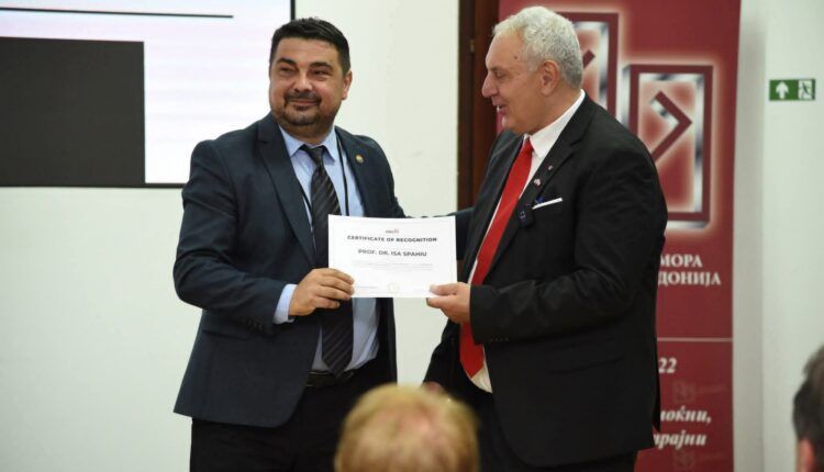 UT me arritje të re: 10 profesor radhiten ndër shkencëtarët 