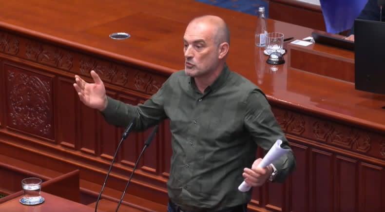 Snopçe  Fatkeqësisht  askush nga shumica parlamentare s e kundërshtoi ligjin për lojërat e fatit