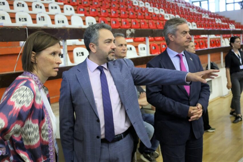 Shefja në detyrë e BE-së në Kosovë viziton QKN-në 