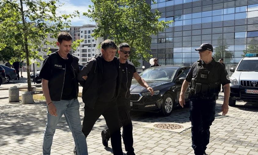 masakra-e-recakut-paraburgim-ndaj-pese-te-akuzuarve-per-krime-lufte