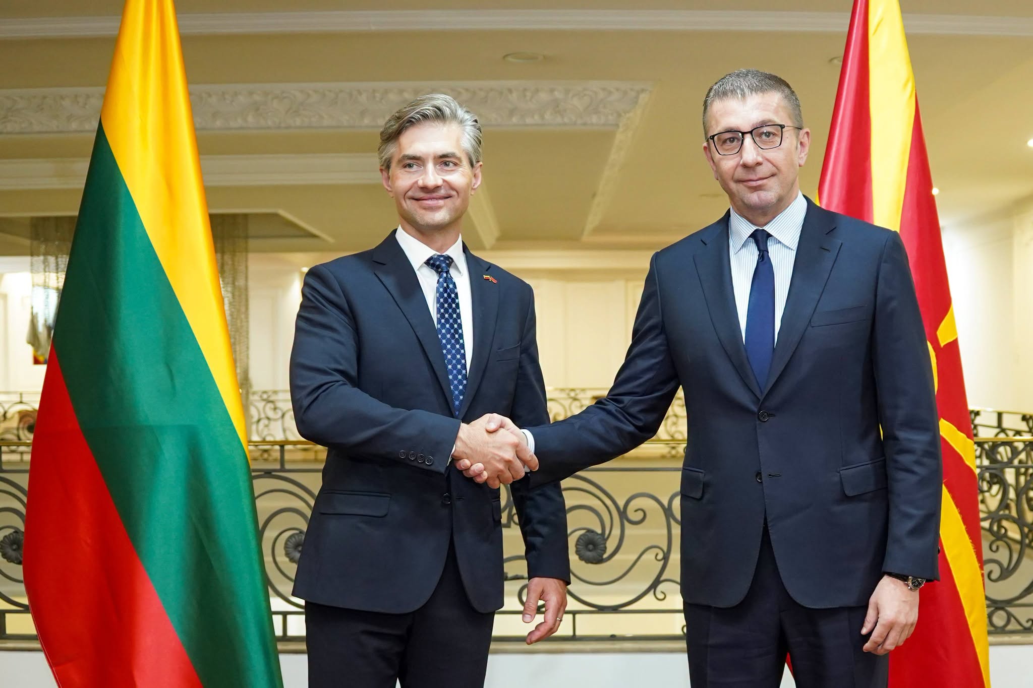 Kryeministri Mickoski në takim me shefin e diplomacisë Budrys diskutuan për bashkëpunimin ekonomik dhe çështjet evropiane