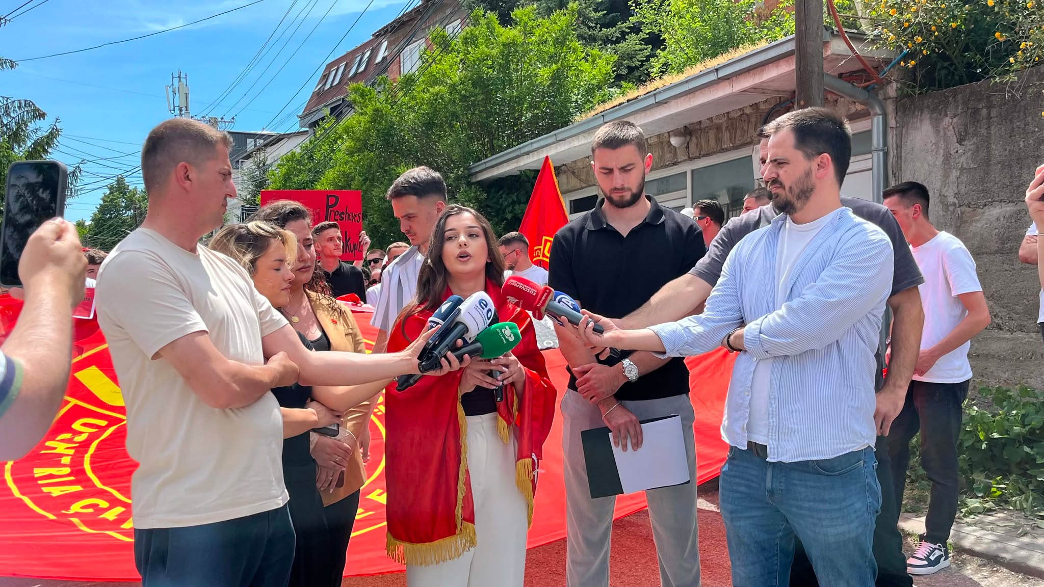 Pas Shkupit e Tiranës  sot u protestua në Prishtinë për gjuhën shqipe në RMV