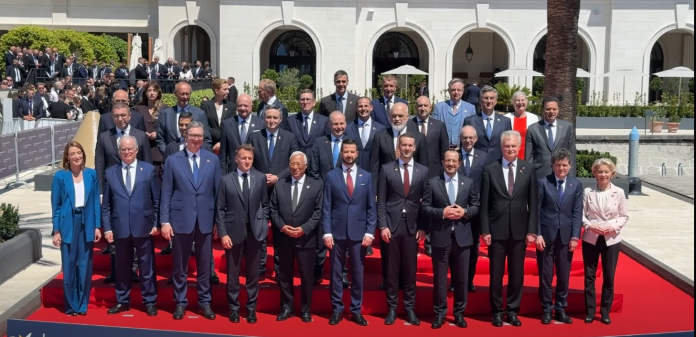 Foto familjare e liderëve në samitin BE Ballkani Perëndimor në Tivat