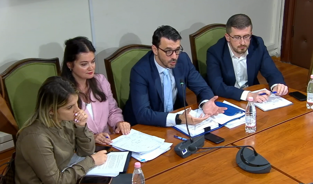 karakaci-familjaret-dhe-bizneset-e-vogla-do-te-vijojne-te-mbrohen-me-cmime-te-rregulluara-te-energjise