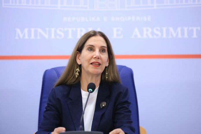 Provimi i lëndës me zgjedhje  Kumbaro  Respektoni rregullat  29 maturantë të përjashtuar deri më tani