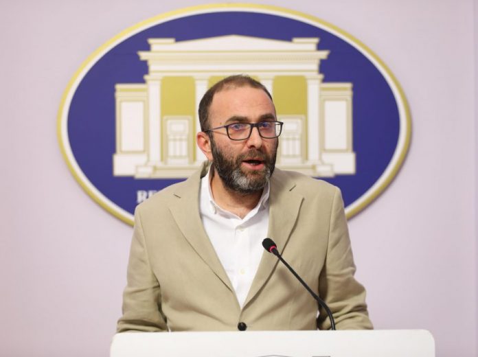 bardhi-mazhoranca-refuzoi-pa-argument-debatin-parlamentar-mbi-kerkesat-e-protestuesve