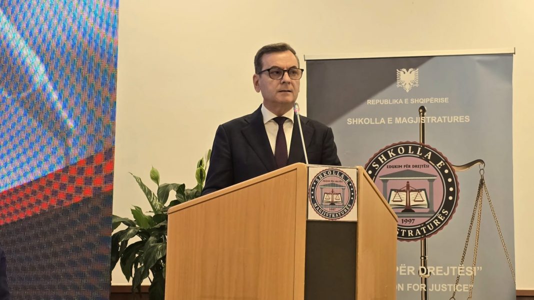 sadushi-me-magjistratet-e-rinj-shkolla-ju-jep-diplomen-besimin-duhet-ta-ndertoni-vete-me-vendimet-qe-do-te-merrni