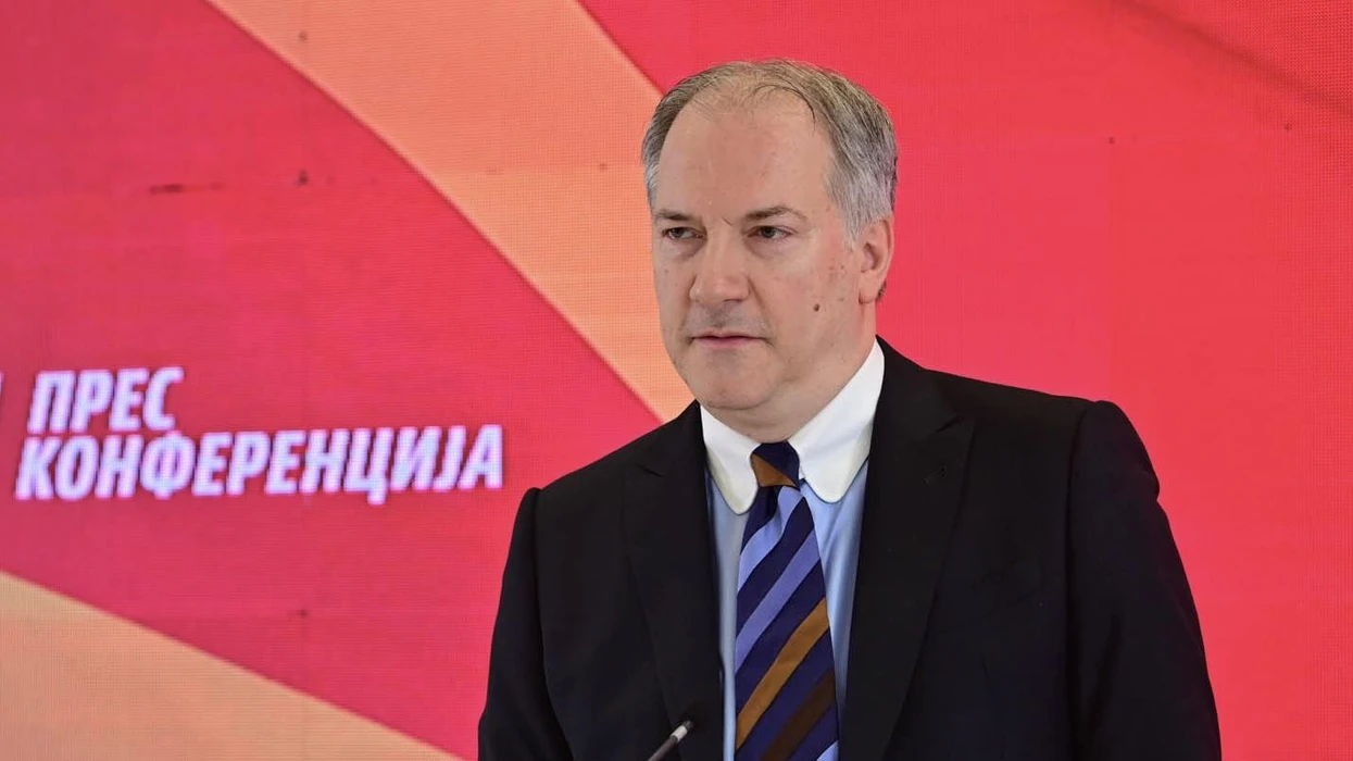 Zhernovski drejtuar Mucunskit  Nëse pranoni sot se nuk ka  popull dhe gjuhë maqedonase të veriut   a do t u kërkoni falje qytetarëve 