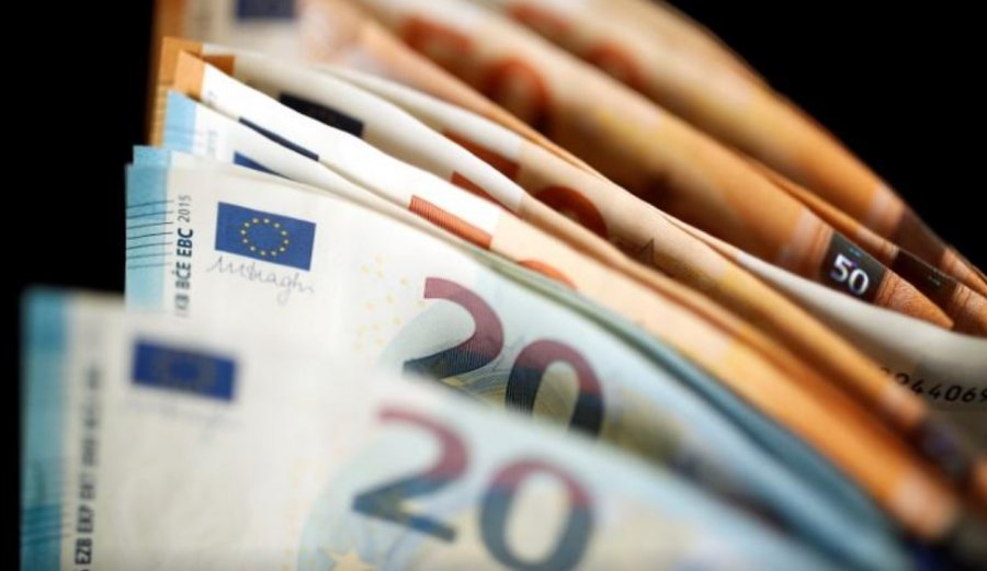 Nga sot  në Kosovë ndalohet pagesa kesh mbi 2 mijë euro