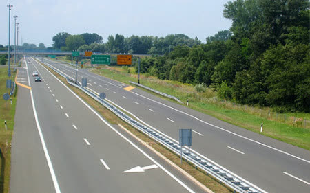 Për shkak të një aksidenti  ndërpritet qarkullimi në autostradën Kumanovë   Veles për në Aeroportin e Shkupit