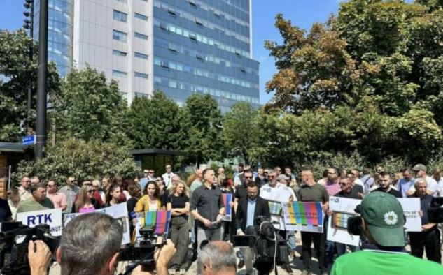sindikatat-kerkojne-pagesen-e-plote-te-pagave-proteste-sot-ne-rtk