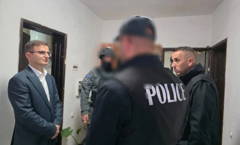 operacioni-ne-kuader-te-hetimeve-per-krime-lufte-arrestohen-pese-persona