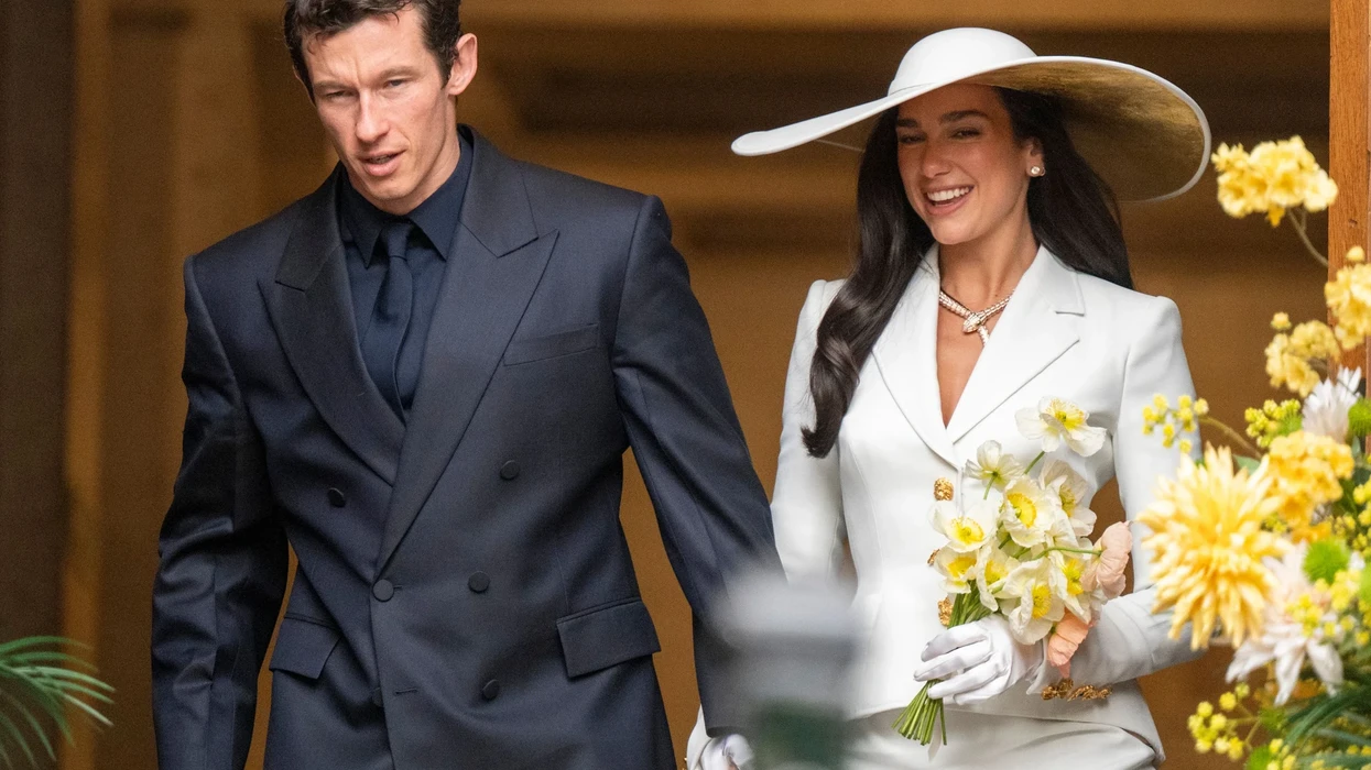 Buqeta e Dua Lipës po kthehet në trend  frymëzim për nuset e ardhshme me stil minimalist