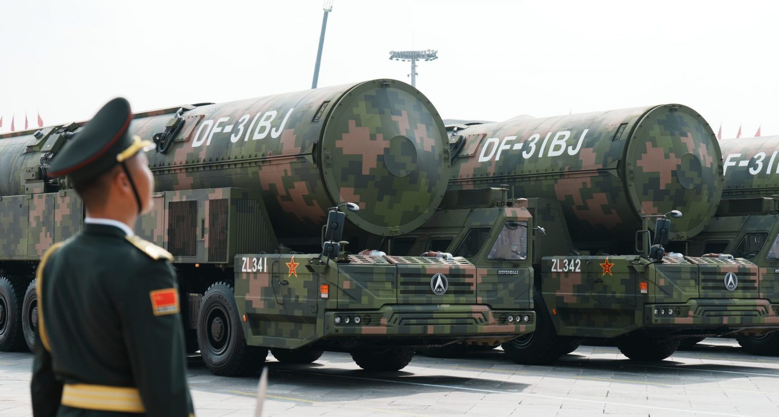 Mbi 3 700 dollarë në sekondë për armët bërthamore