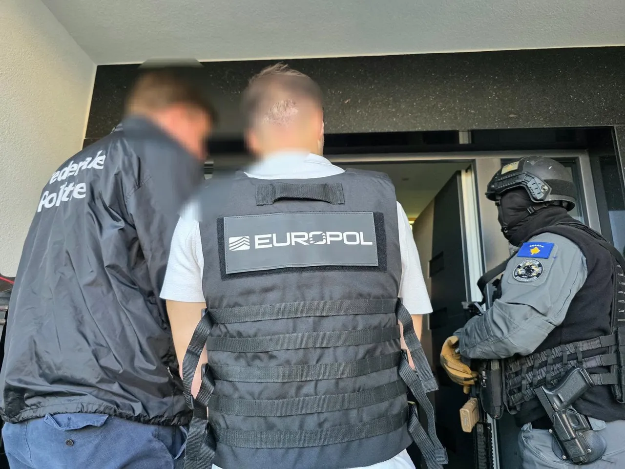 Aksion i mbështetur nga EUROPOL-i në Kosovë, pesë persona në