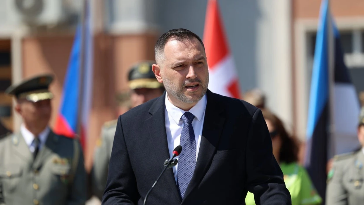 reagon-ministri-i-mbrojtjes-se-shqiperise-turp-i-madh-te-flitet-ne-emer-te-uck-se-per-perfitime-politike