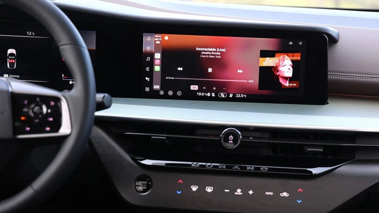 nissan-terheq-mbi-50-mije-automjete-per-shkak-te-nje-defekti-ne-ekran