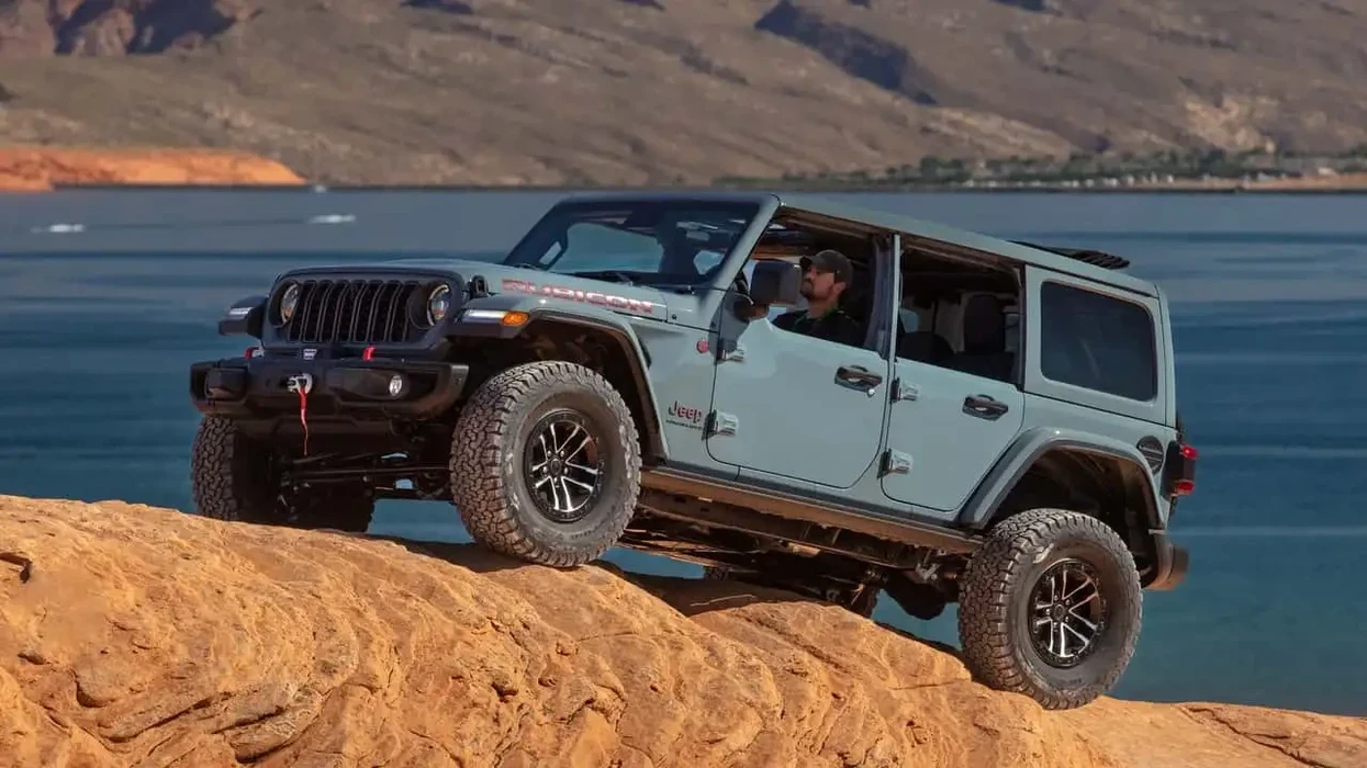 Jeep tërheq përkohësisht nga rrugët 1.1 milion automjete që 