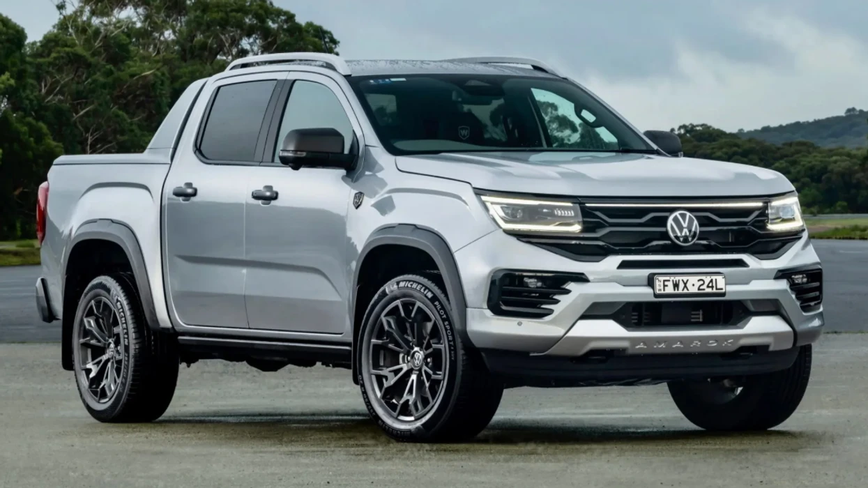 volkswagen-prezanton-amarok-w600-pick-up-i-sportiv-qe-ofron-manovrim-me-te-mire-ne-asfalt-dhe-nje-ndjesi-me-sportive-gjate-drejtimit