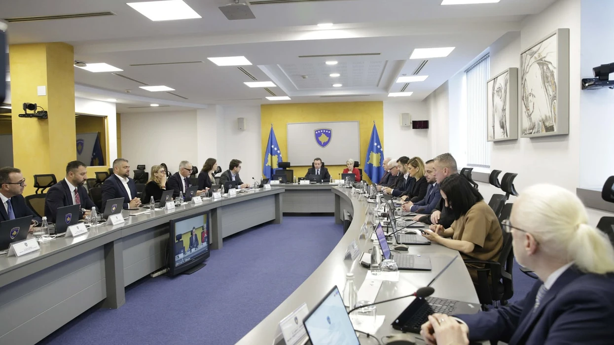 Qeveria ndan 1 milion euro për katër projekte infrastrukturore në komuna