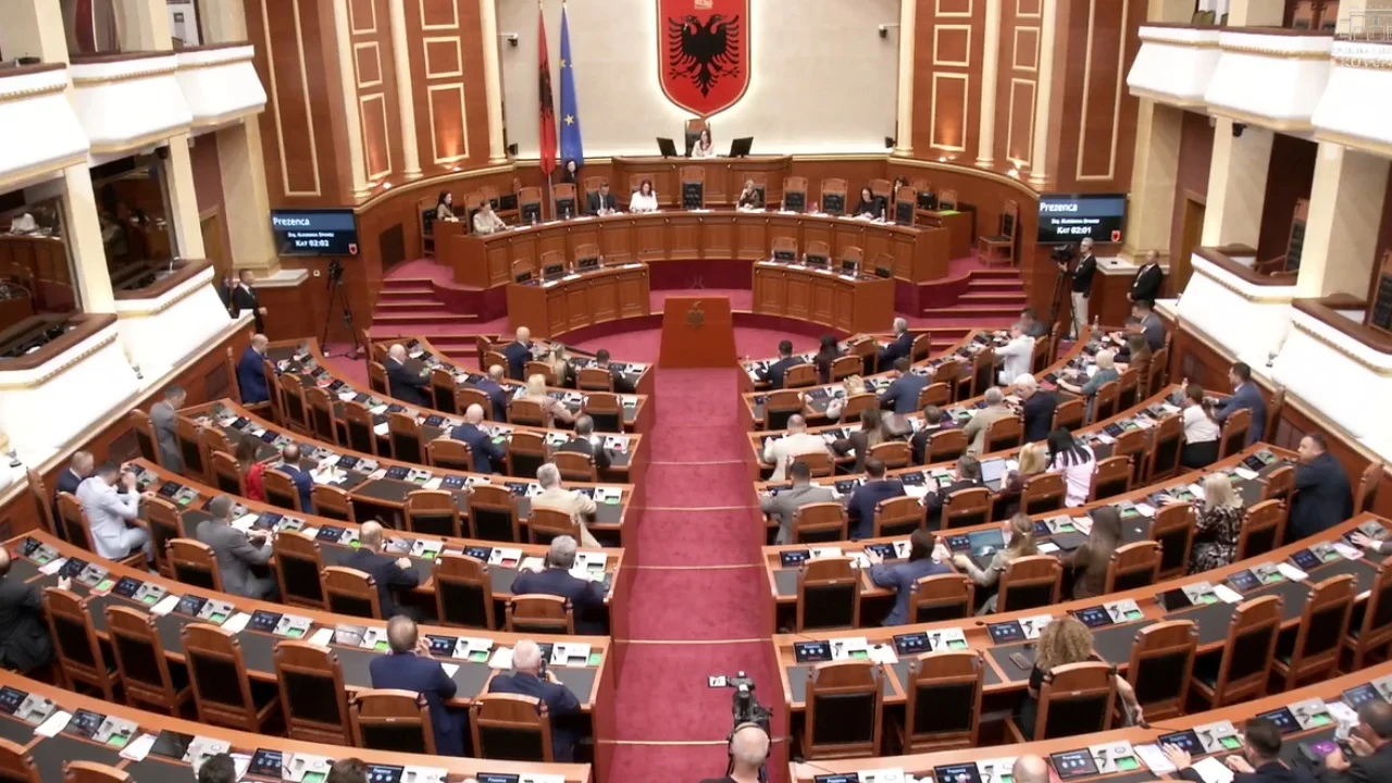 kuvendi-mblidhet-sot-ne-seance-plenare-ne-rend-dite-amnistia-dhe-ndryshimet-ne-kodin-rrugor