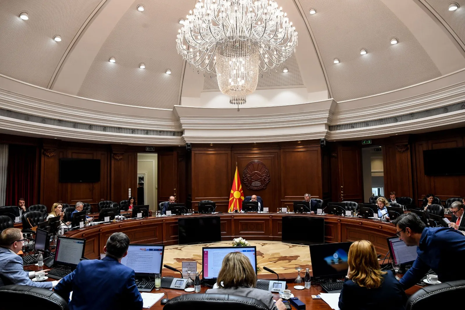 LSDM për rikonstruksionin qeveritar  Teatri është i njëjtë  aktorët janë të njëjtë