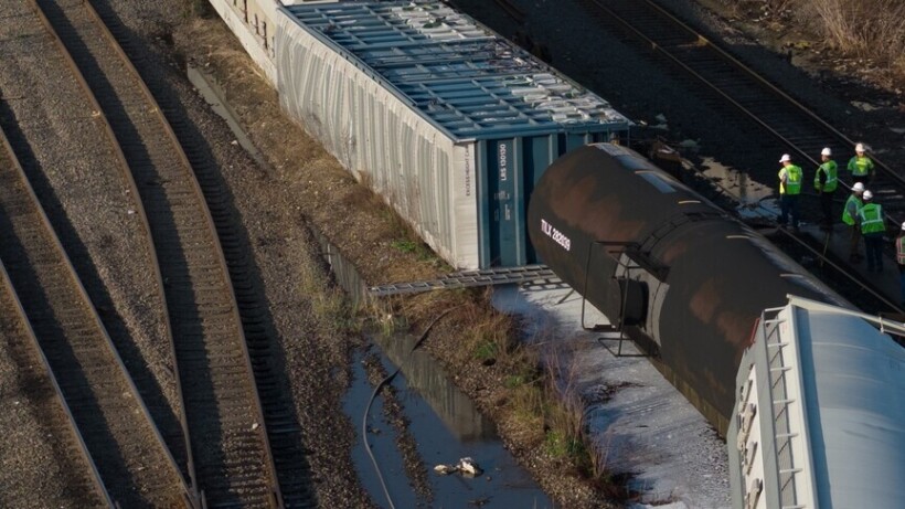 Treni i mallrave përplaset me një tren pasagjerësh në perëndim të Polonisë  plagosen 2 persona
