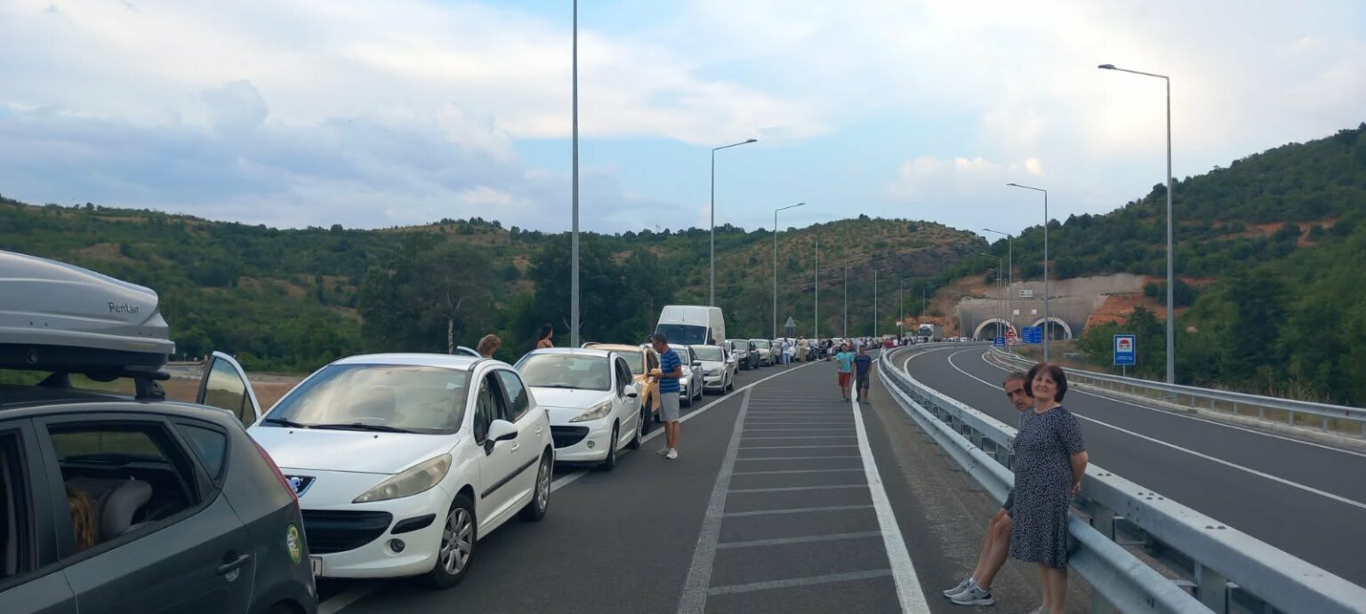 Aksident i rëndë në Pletvar  raportohet për një viktimë   trafiku i bllokuar plotësisht