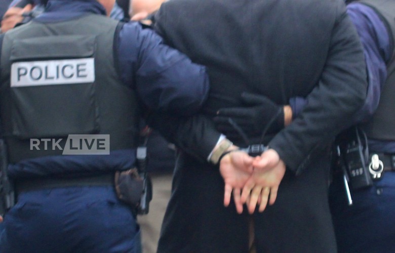 Sulmohen dy zyrtarë policorë në Fushë Kosovë  arrestohet i dyshuari