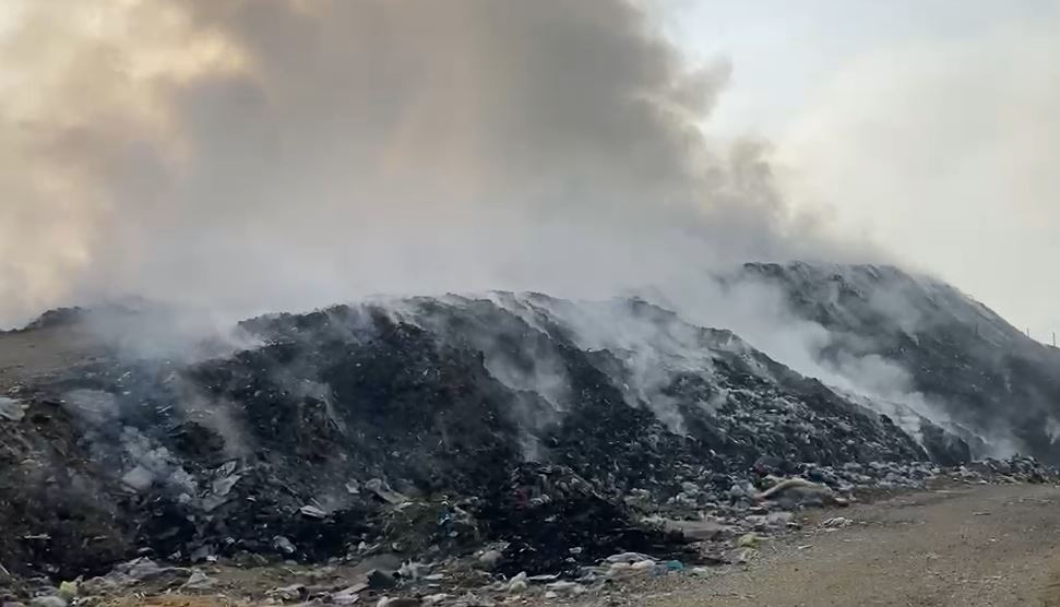 Zjarr në ullishtet e Cakranit dhe Voskopojë  reagon zjarrfikësja