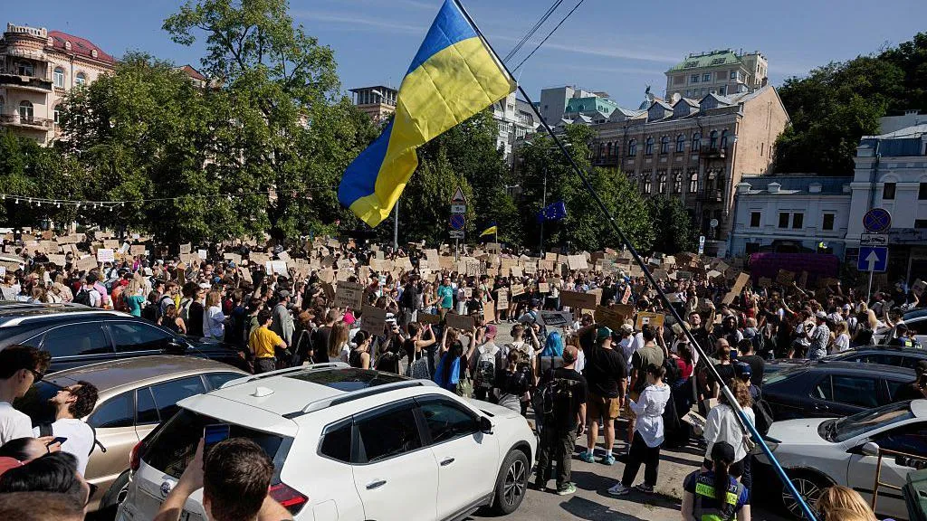 protesta-ne-ukraine-pas-largimit-te-ministrit-te-mbrojtjes