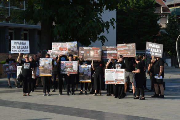  Marshi për engjëjt  në Koçan  Prindërit e viktimave kërkojnë drejtësi për 63 jetët e humbura