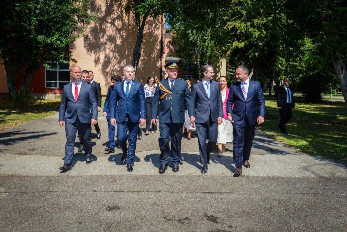 Ministri i Brendshëm vizitoi Akademinë Poliçore: Bashkëpunimi ndërkombëtar në qendër të vëmendjes

