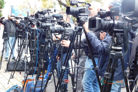 Gazetarët në Maqedoni kanë udhëzime të reja për përdorimin e IA-së 