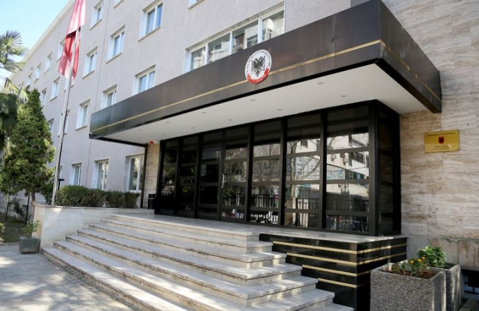 Ushtronin aktivitet bankar pa licencë  Prokuroria e Beratit kërkon masa sigurimi për 11 persona