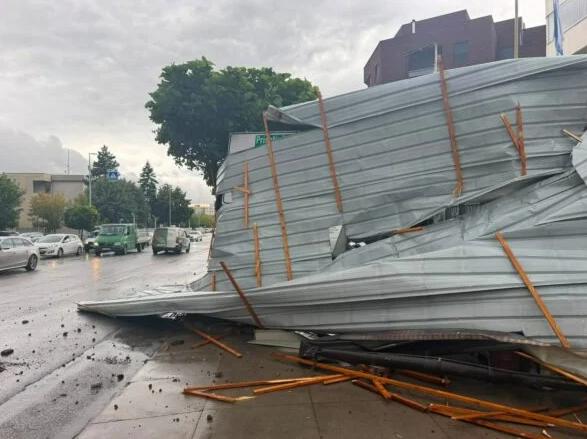 Stuhi lokale gjatë natës  dëme të lehta materiale në Sarandë e Himarë