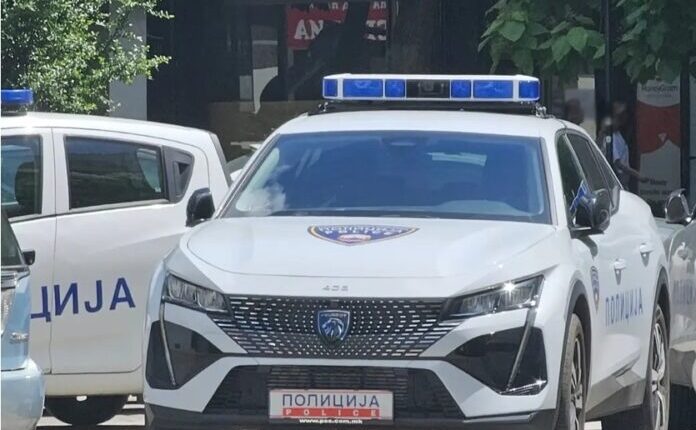 Gruaja dhe djali 10 vjeçar denoncojnë dhunë në familje