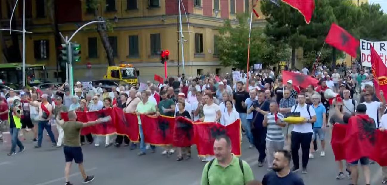52 ditë protesta në Tiranë  aktivistët kërkojnë ndryshime politike