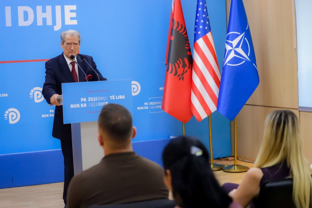 Berisha  Jo pjesë e seancave derisa të paraqiten në Kuvend ndryshimet e kërkuara nga protestuesit