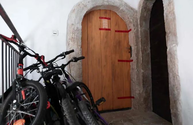 Zbulohen trupat e 5 foshnjave në kuti kartoni brenda një apartamenti në Francë